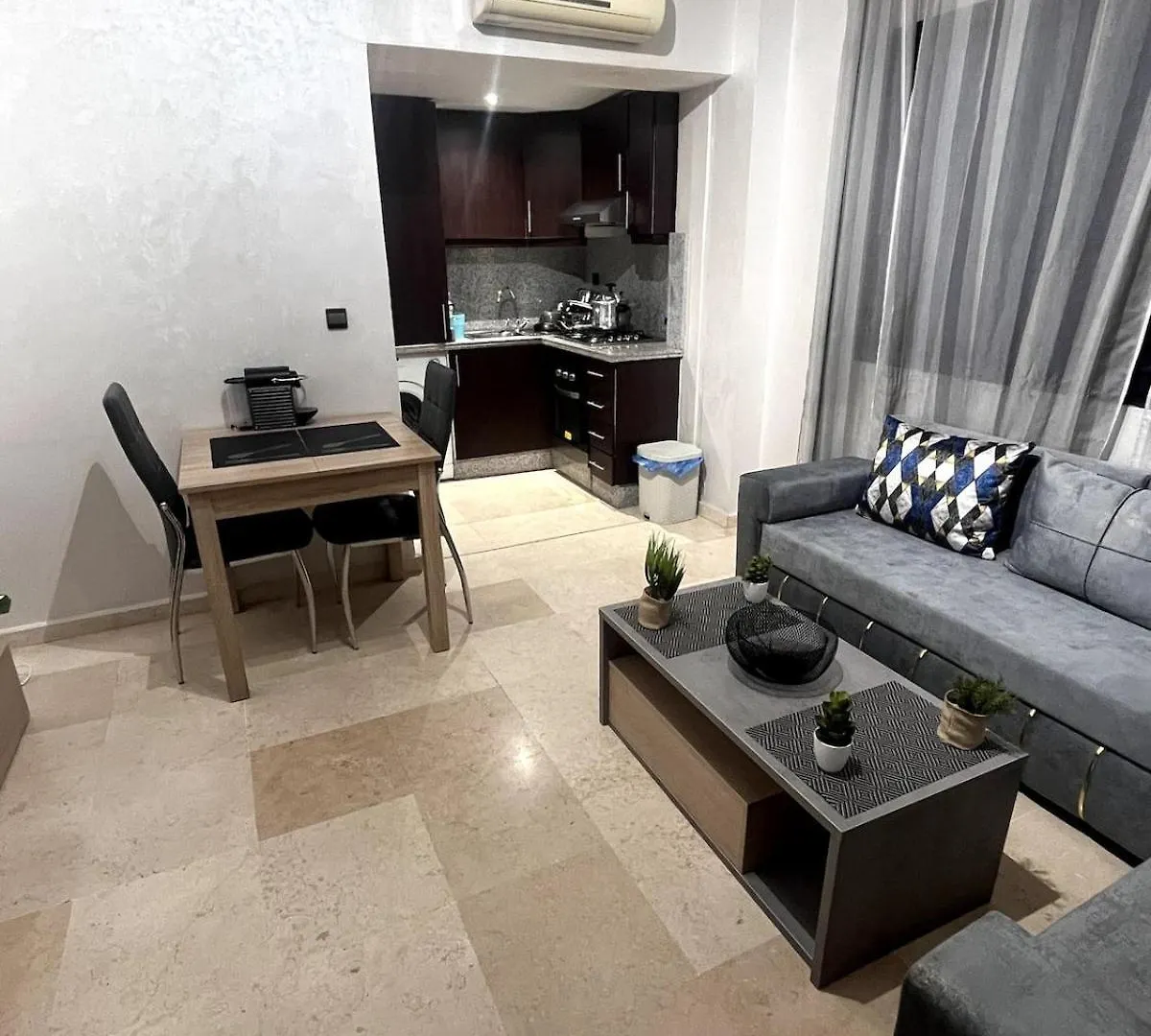 Studio Moderne Avec Terrasse, Piscine Et Parking A Gueliz, Marrakech Marakeş