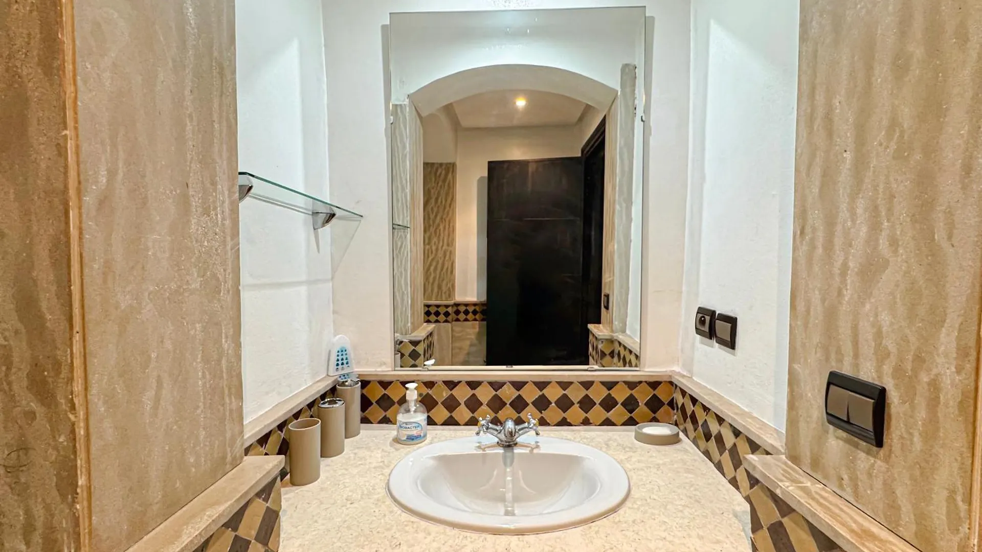 Studio Moderne Avec Terrasse, Piscine Et Parking A Gueliz, Marrakech Marakeş