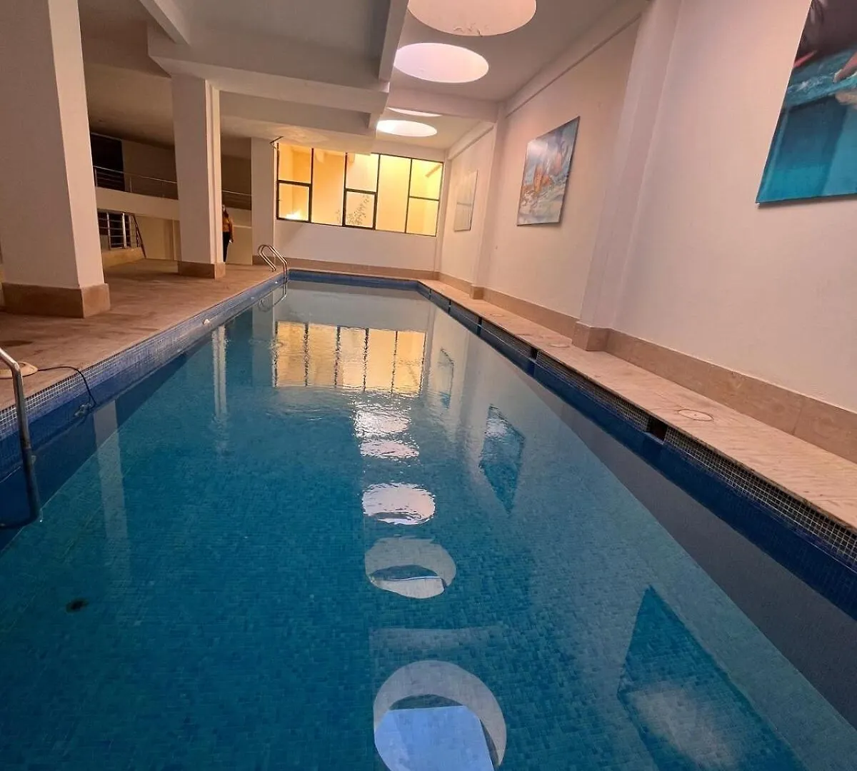 Studio Moderne Avec Terrasse, Piscine Et Parking A Gueliz, Marrakech Marakéš