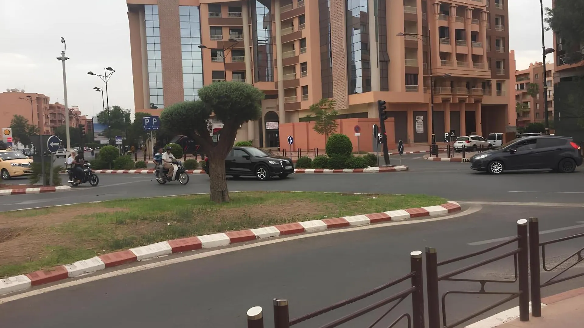 Studio Moderne Avec Terrasse, Piscine Et Parking A Gueliz, Marrakech Marakéš 0*,  Maroko